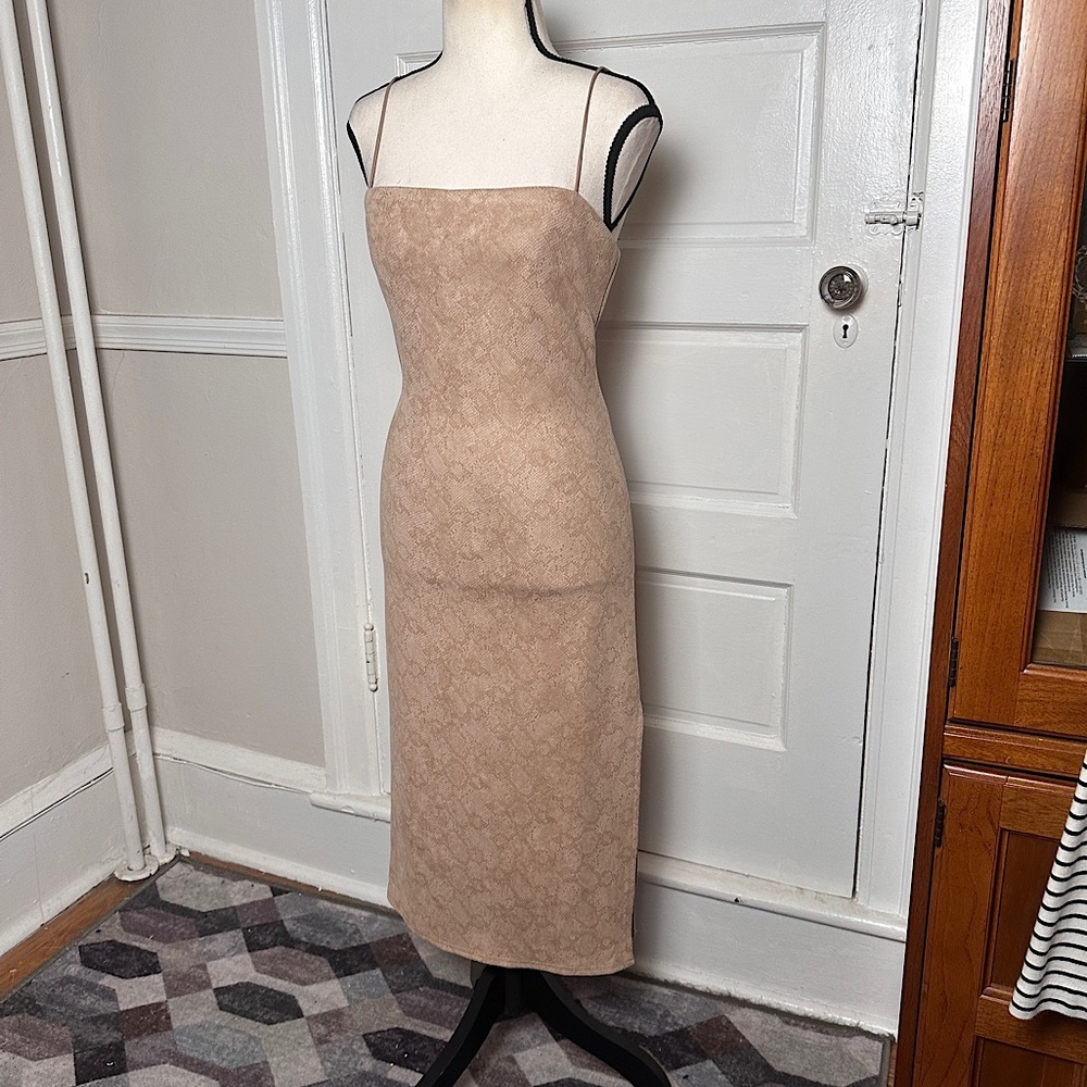 3/$20 💥 4SI3NNA Bodycon Dress Sz S‎ Neutral Muted Snakeskin Print Slit - Picture 4 of 16